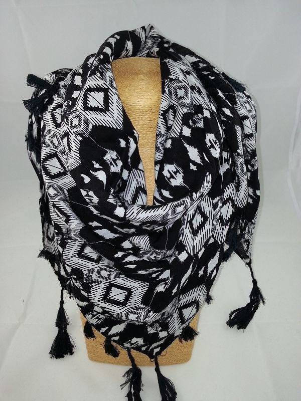 Tribal pattern printed square