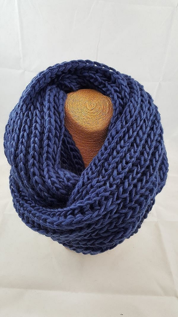 Ribbed knit infinity